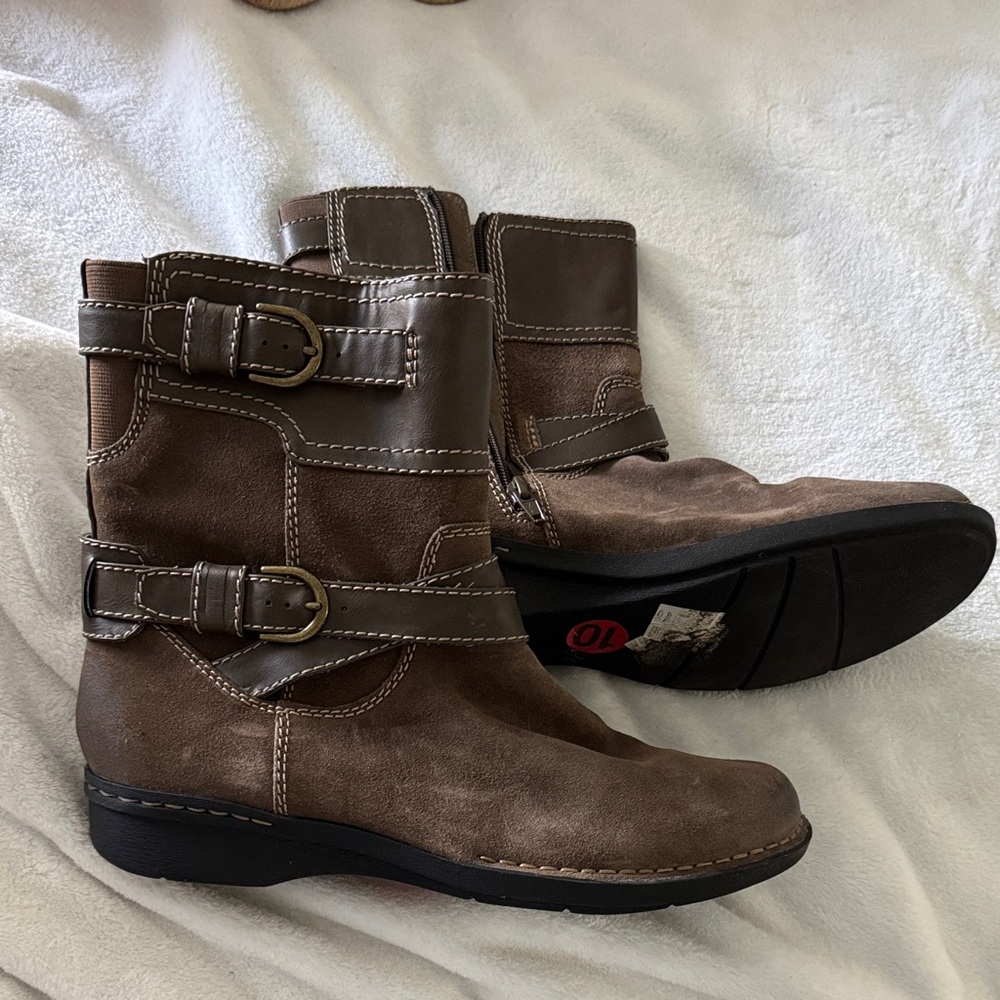 Clark’s Stylish Brown Ankle Boots